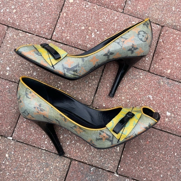 Louis Vuitton RARE Spring 2008 Richard  Neon Monogram Pumps - Picture 1 of 15